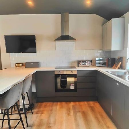 Sloane Modern 2 Bedroom Seafront Apartment 블랙풀 외부 사진