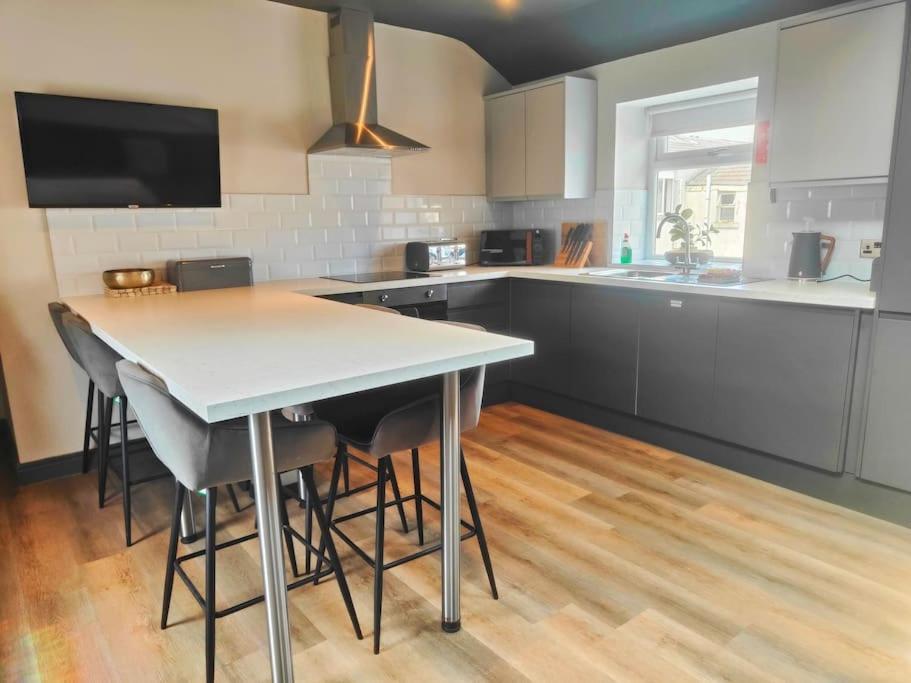 Sloane Modern 2 Bedroom Seafront Apartment 블랙풀 외부 사진