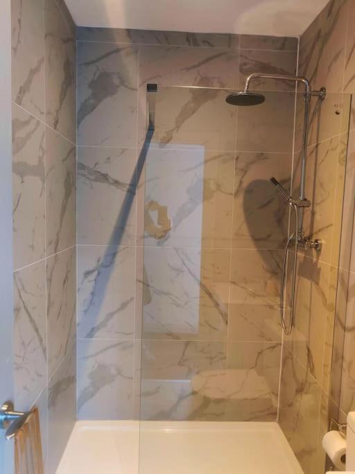 Sloane Modern 2 Bedroom Seafront Apartment 블랙풀 외부 사진