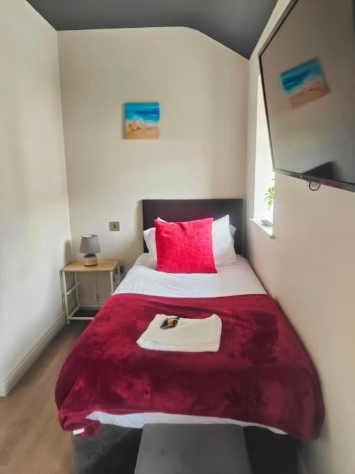 Sloane Modern 2 Bedroom Seafront Apartment 블랙풀 외부 사진