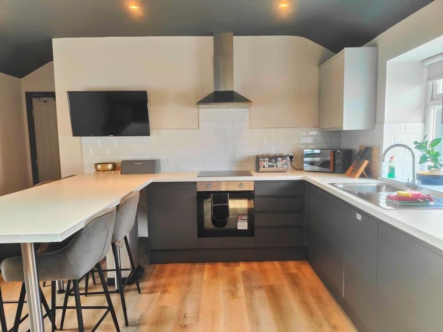 Sloane Modern 2 Bedroom Seafront Apartment 블랙풀 외부 사진